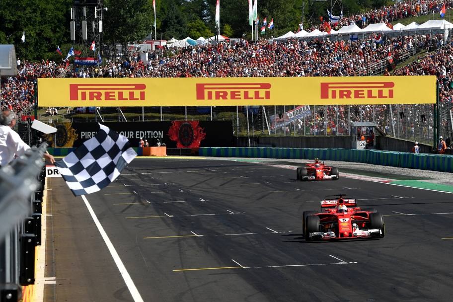 Tra le foto del giorno non pu mancare il trionfo Ferrari al Gran Premio di Ungheria con Sebastian Vettel e Kimi Raikkonen rispettivamente primo e secondo al traguardo (Reuters)